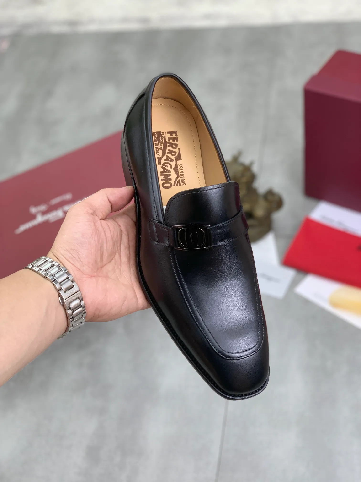 Men's Men's Shoes 💰P460💰[New Style] Water-dyed Niuli 🆘[Salvatore Ferragamo] Ferragamo's latest casual business leather shoes for men! Available at counters simultaneously! The fabric is made of specially imported original open-edge beaded calfskin, and the interior is made of imported water-dyed cowhide. It is absolutely luxurious and leads the fashion trend. Matching code: 38-45 (46 and 47 can be customized); black and brown colors are optional